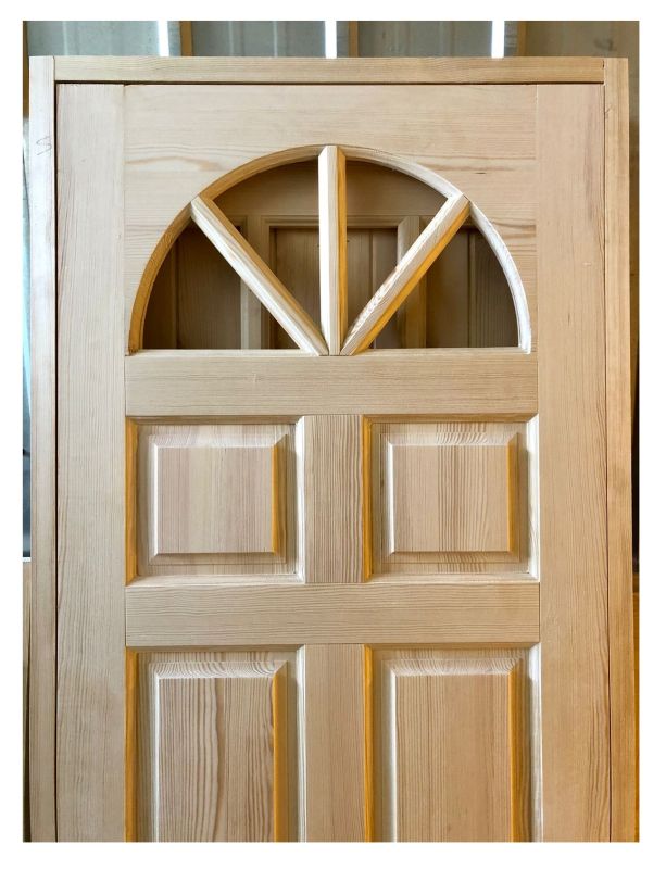 Дверь с полуаркой